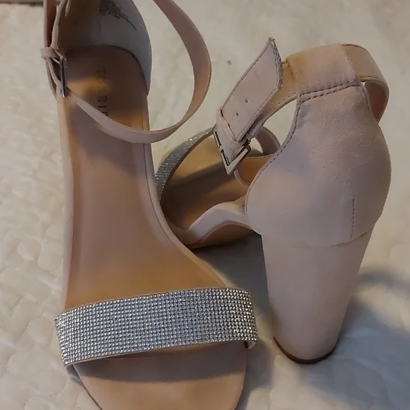 Rhinestone Nude coloured high heels - Picture 3 of 4